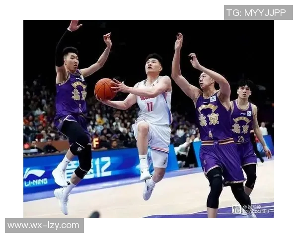 CBA直播第一阶段精彩对决广东队迎战福建队全力争胜